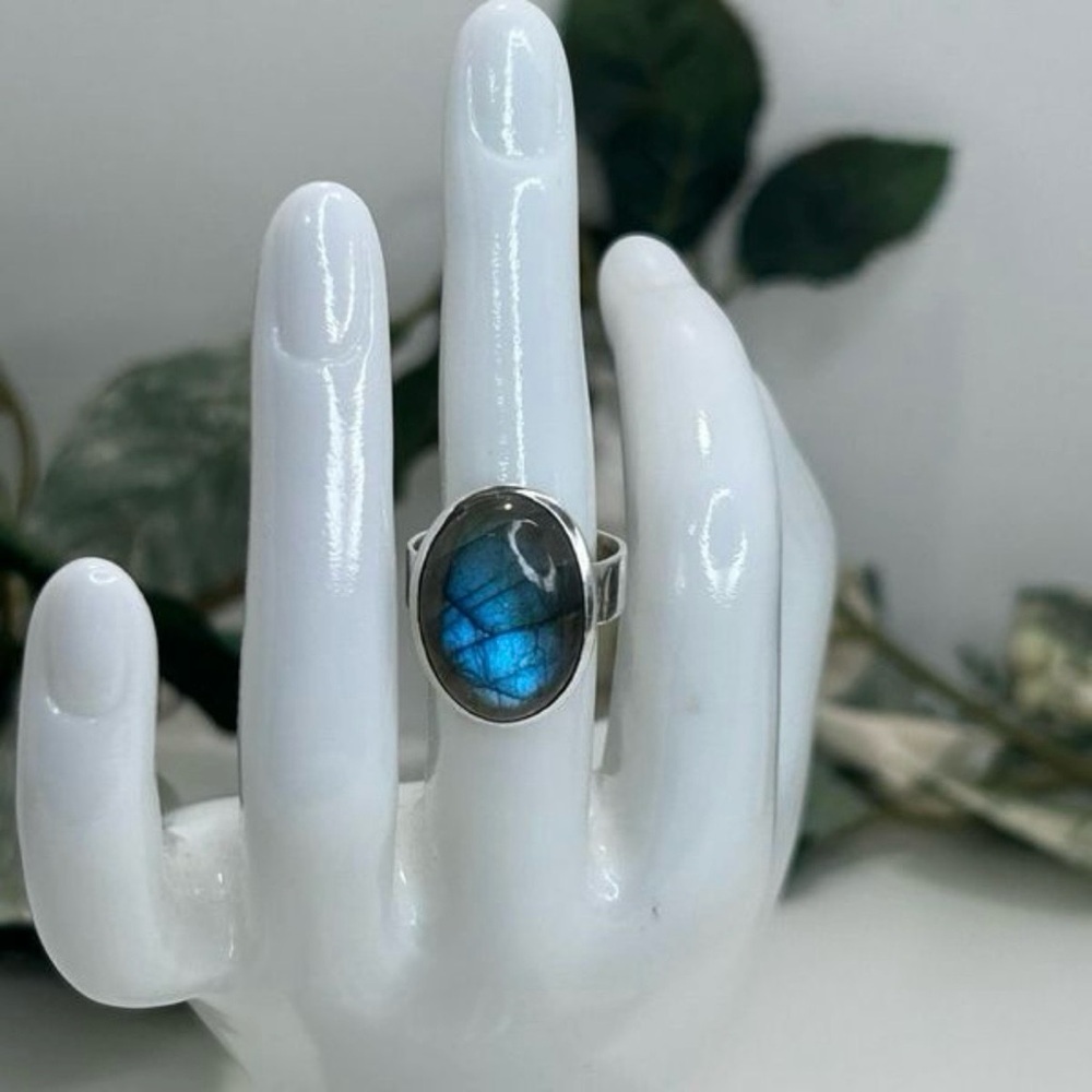 Sterling Silver Labradorite
Ring Womens Size 5 3/4
Blue Oval Gemstone Bezel Set - Picture 7 of 8
